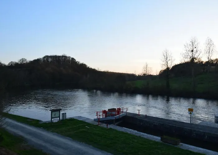 Maison Eclusiere Le Port, Les Refuges Du Halage Feriehus *